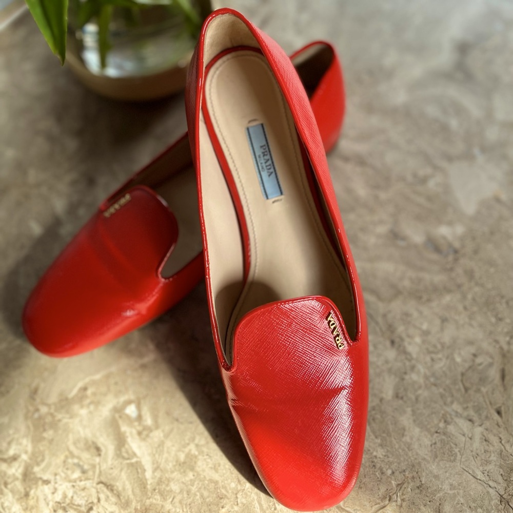 Prada flats - almost new